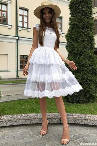 Une ligne robes de bal en dentelle blanche, belles robes courtes de bal
