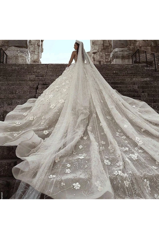 Magnifique robe de mariée en robe de bal à manches longues avec fleurs en sequins et perles