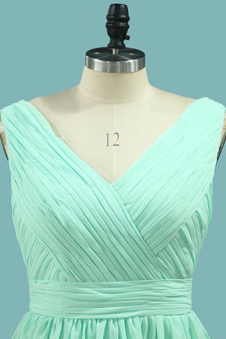 Robes de demoiselle d'honneur 2024 en mousseline de soie à col en V avec des volants une longueur au genou