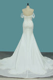 2024 robes de mariée sirène satin sur l'épaule avec appliques et perles train cathédrale
