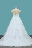 2024 une robe de mariage de scoop de douille de manchon de dentelle de ligne avec le train de cour de perles