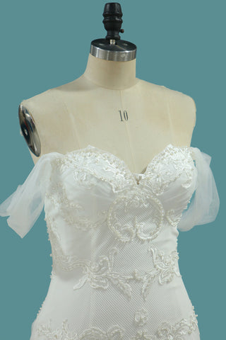 2024 robes de mariée sirène satin sur l'épaule avec appliques et perles train cathédrale