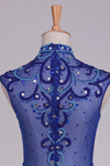 2022 Haute Neck Robes de bal en satin avec perles étage Longueur foncé Bleu Royal