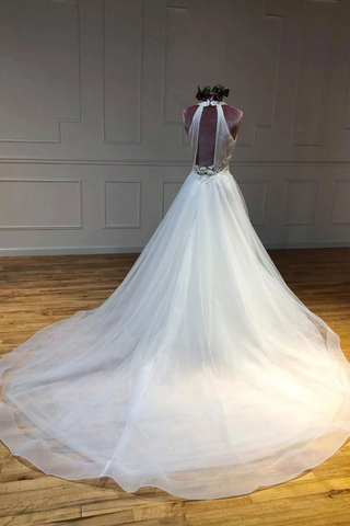 Robes de mariée simples en tulle de train licou, une ligne de robes de mariée sans manches