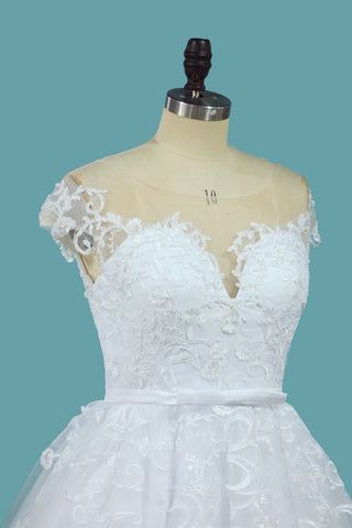 2024 une robe de mariage de scoop de douille de manchon de dentelle de ligne avec le train de cour de perles