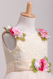 2022 Scoop robes fille fleur A-ligne avec des fleurs et dentelle Tulle