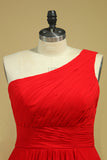 2024 Plus Size une épaule robes de demoiselle volants corsage d&#39;une ligne de mousseline de soie rouge