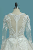 2024 Robes de mariée magnifiques Scoop Tulle avec des perles Zipper Back Royal Train